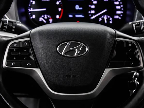Hyundai Solaris II с пробегом 2018 года, цена 1 349 000 рублей, 100000 км, седан, Автокод Объявления