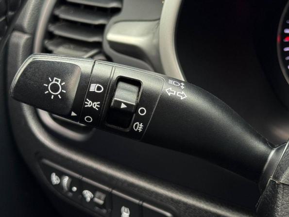 Kia Rio IV Рестайлинг с пробегом 2021 года, цена 1 649 000 рублей, 99229 км, седан, Автокод Объявления