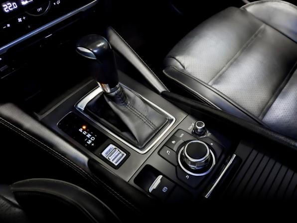 Mazda 6 III (GJ) Рестайлинг с пробегом 2017 года, цена 1 790 000 рублей, 193558 км, седан, Автокод Объявления