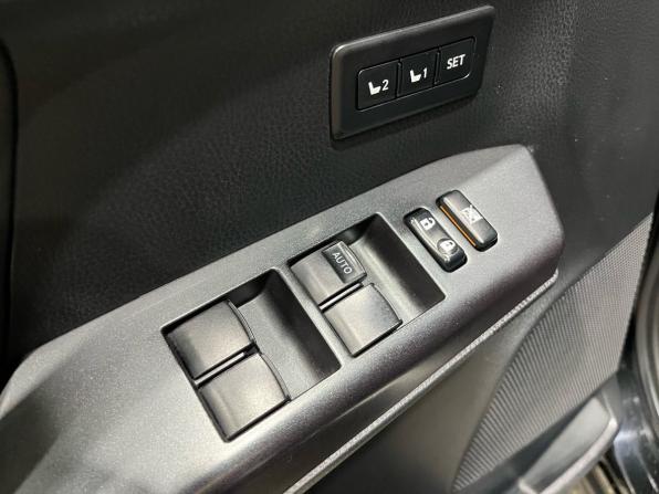 Toyota RAV4 IV (XA40) Рестайлинг с пробегом 2017 года, цена 2 730 000 рублей, 103172 км, внедорожник, Автокод Объявления