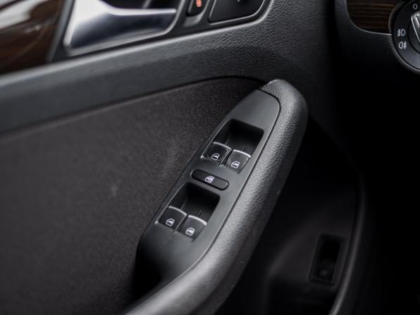 Volkswagen Jetta VI Рестайлинг с пробегом 2015 года, цена 1 060 000 рублей, 156719 км, седан, Автокод Объявления