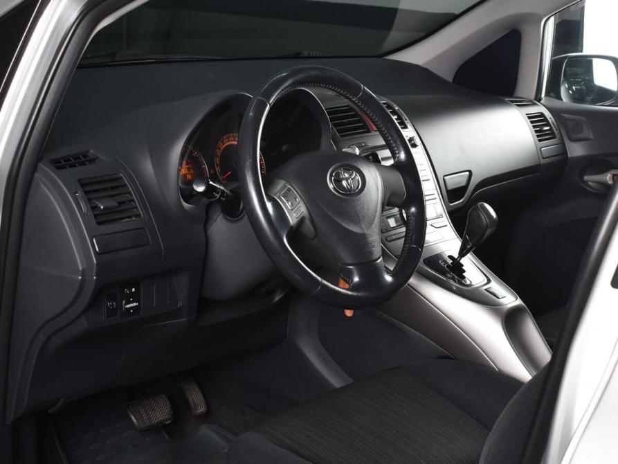 Toyota Auris I Кемерово  - изображение 6