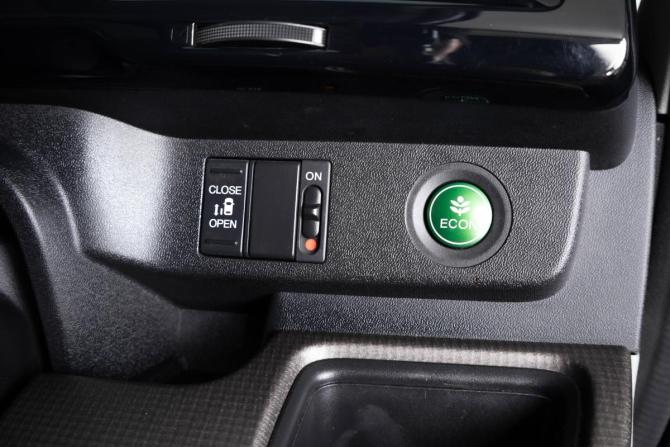Honda Stepwgn V с пробегом 2015 года, цена 1 749 000 рублей, 153000 км, минивэн, Автокод Объявления