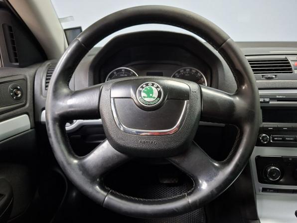 Skoda Octavia II (A5) Рестайлинг с пробегом 2011 года, цена 599 000 рублей, 257700 км, лифтбек, Автокод Объявления
