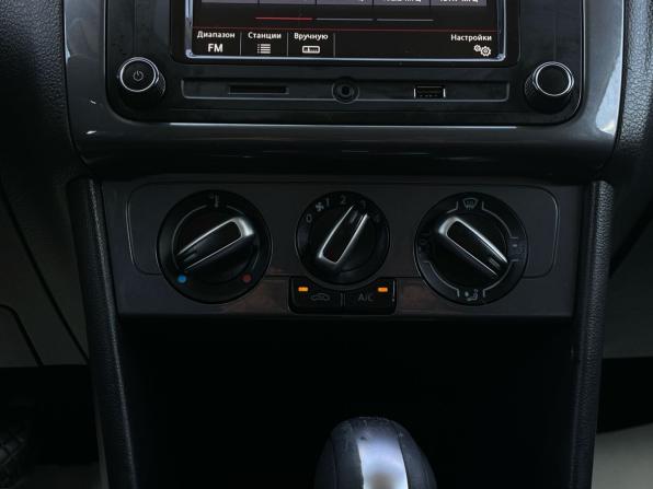 Volkswagen Polo V Рестайлинг с пробегом 2019 года, цена 850 000 рублей, 171404 км, седан, Автокод Объявления