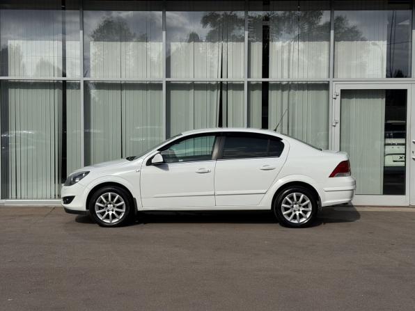 Opel Astra H Рестайлинг с пробегом 2012 года, цена 650 000 рублей, 274509 км, седан, Автокод Объявления