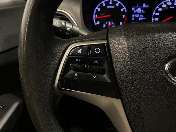 Hyundai Solaris II с пробегом 2017 года, цена 1 040 000 рублей, 152205 км, седан, Автокод Объявления