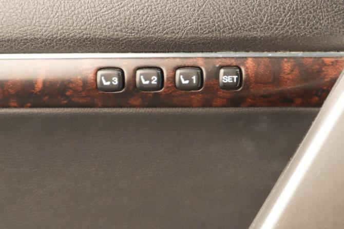 Toyota Land Cruiser 200 Series Рестайлинг 1 с пробегом 2012 года, цена 3 749 000 рублей, 199000 км, внедорожник, Автокод Объявления