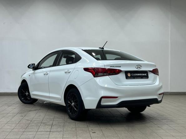 Hyundai Solaris II с пробегом 2017 года, цена 950 000 рублей, 267000 км, седан, Автокод Объявления