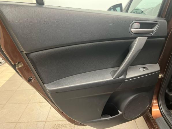 Mazda 3 II (BL) Рестайлинг с пробегом 2011 года, цена 748 000 рублей, 229000 км, седан, Автокод Объявления