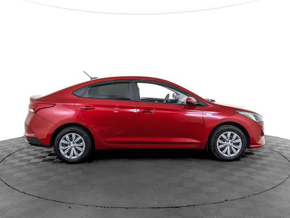 Hyundai Solaris II Рестайлинг с пробегом 2021 года, цена 1 600 000 рублей, 64845 км, седан, Автокод Объявления