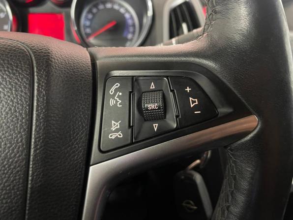 Opel Astra J Рестайлинг с пробегом 2013 года, цена 650 000 рублей, 251271 км, седан, Автокод Объявления