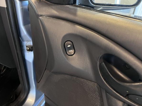 Ford Focus I Рестайлинг с пробегом 2004 года, цена 177 000 рублей, 312063 км, хэтчбек, Автокод Объявления