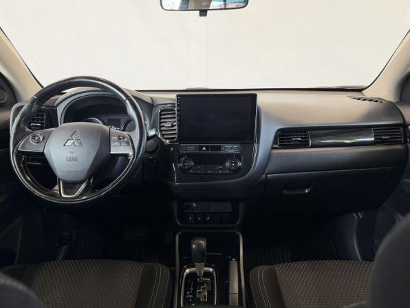 Mitsubishi Outlander III Рестайлинг 3 с пробегом 2018 года, цена 1 880 000 рублей, 97709 км, внедорожник, Автокод Объявления
