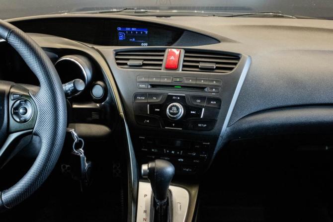 Honda Civic IX с пробегом 2013 года, цена 1 099 000 рублей, 208037 км, хэтчбек, Автокод Объявления