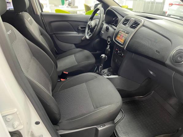 Renault Logan II Рестайлинг с пробегом 2020 года, цена 1 098 000 рублей, 125900 км, седан, Автокод Объявления