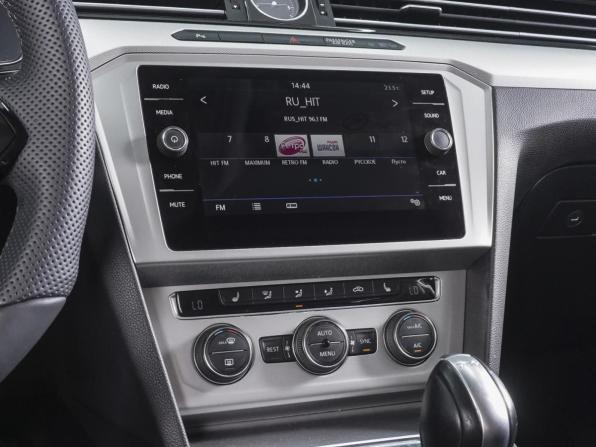 Volkswagen Passat B8 с пробегом 2017 года, цена 1 940 000 рублей, 247816 км, седан, Автокод Объявления