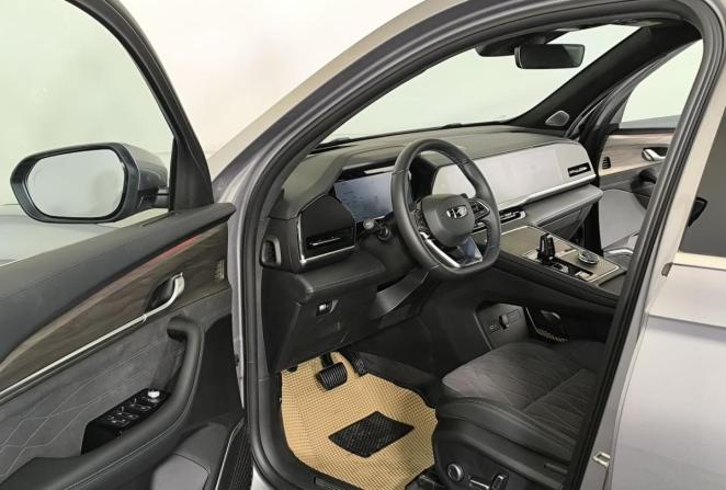 Geely Monjaro I Рестайлинг с пробегом 2025 года, цена 4 100 000 рублей, 3801 км, внедорожник, Автокод Объявления