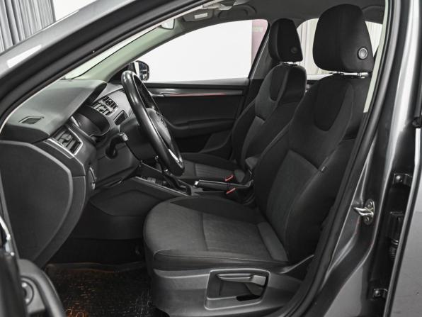 Skoda Octavia III (A7) Рестайлинг с пробегом 2017 года, цена 1 569 000 рублей, 211989 км, лифтбек, Автокод Объявления