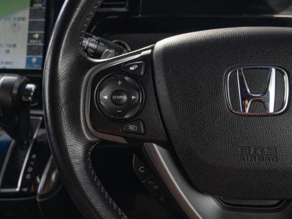 Honda Stepwgn V Рестайлинг с пробегом 2018 года, цена 2 020 000 рублей, 163723 км, минивэн, Автокод Объявления