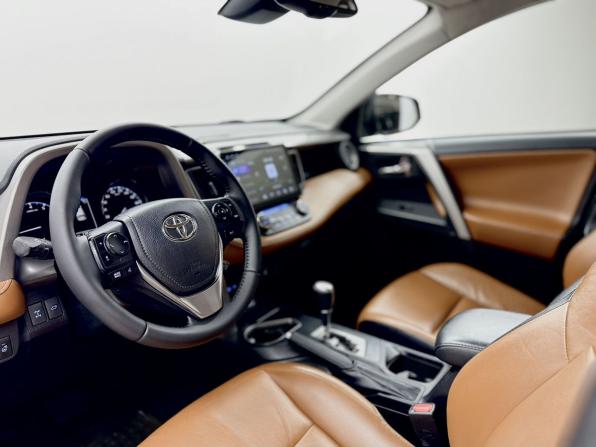 Toyota RAV4 IV (XA40) Рестайлинг с пробегом 2018 года, цена 2 760 000 рублей, 138000 км, внедорожник, Автокод Объявления