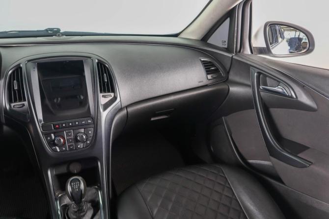 Opel Astra J Рестайлинг с пробегом 2013 года, цена 629 000 рублей, 279828 км, хэтчбек, Автокод Объявления