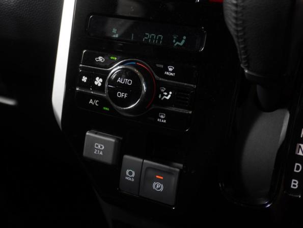 Toyota Roomy I Рестайлинг с пробегом 2021 года, цена 1 499 000 рублей, 45028 км, микровэн, Автокод Объявления