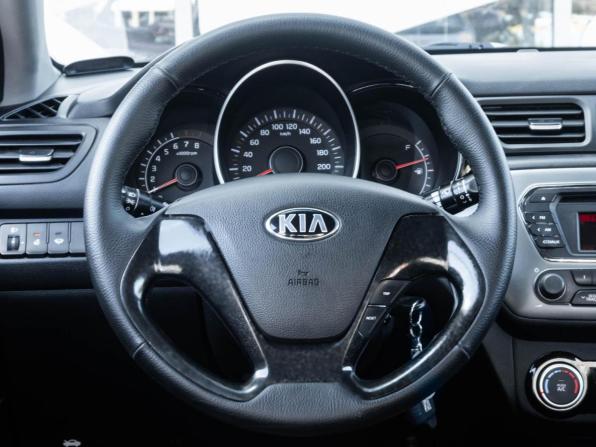 Kia Rio III Рестайлинг с пробегом 2015 года, цена 965 100 рублей, 88497 км, седан, Автокод Объявления