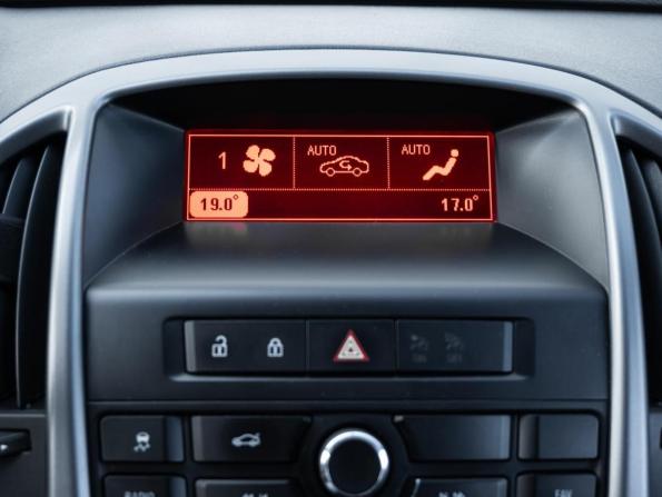 Opel Astra J Рестайлинг с пробегом 2012 года, цена 745 000 рублей, 246652 км, седан, Автокод Объявления
