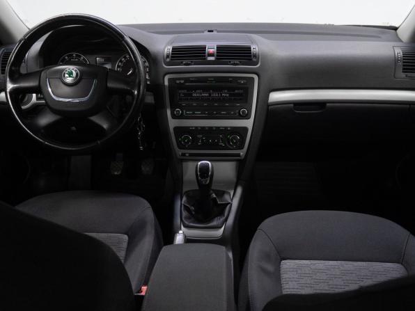 Skoda Octavia II (A5) Рестайлинг с пробегом 2013 года, цена 689 000 рублей, 265534 км, лифтбек, Автокод Объявления