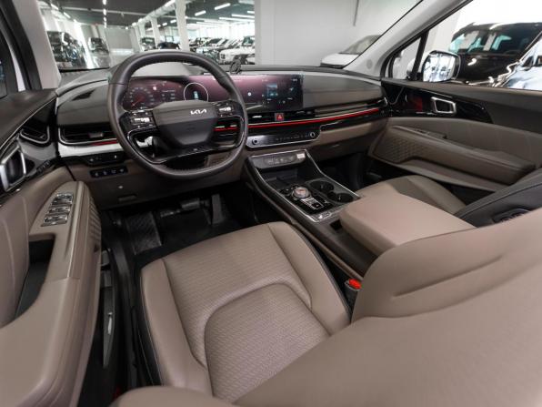 Kia Carnival IV Рестайлинг с пробегом 2025 года, цена 5 600 000 рублей, 9950 км, минивэн, Автокод Объявления