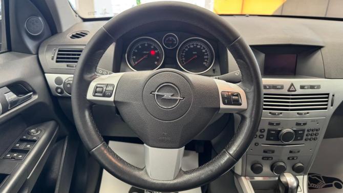 Opel Astra H Рестайлинг с пробегом 2013 года, цена 699 000 рублей, 172520 км, универсал, Автокод Объявления