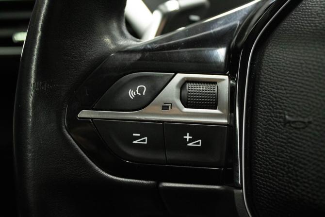 Peugeot 3008 II с пробегом 2018 года, цена 1 649 000 рублей, 157342 км, внедорожник, Автокод Объявления