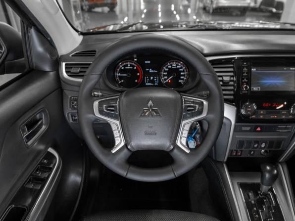 Mitsubishi L200 V Рестайлинг с пробегом 2019 года, цена 1 970 000 рублей, 303947 км, пикап, Автокод Объявления