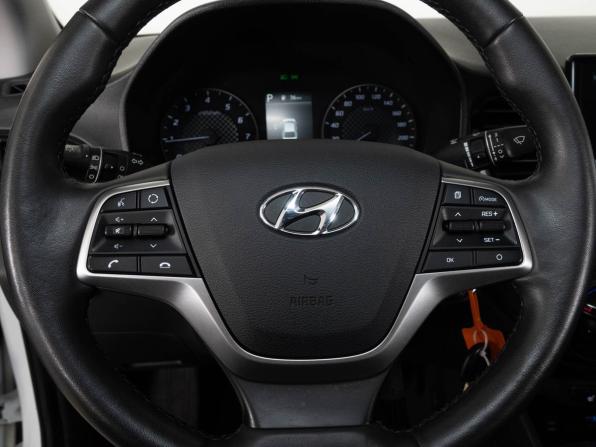 Hyundai Solaris II Рестайлинг с пробегом 2021 года, цена 1 760 000 рублей, 52395 км, седан, Автокод Объявления
