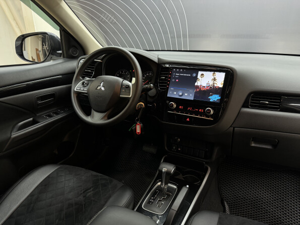Mitsubishi Outlander III Рестайлинг 3 с пробегом 2021 года, цена 2 596 000 рублей, 46500 км, внедорожник, Автокод Объявления