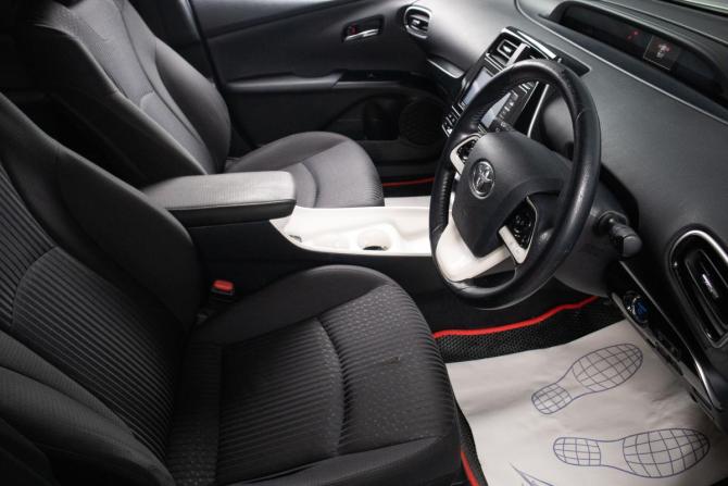 Toyota Prius IV (XW50) с пробегом 2016 года, цена 1 929 000 рублей, 134637 км, лифтбек, Автокод Объявления