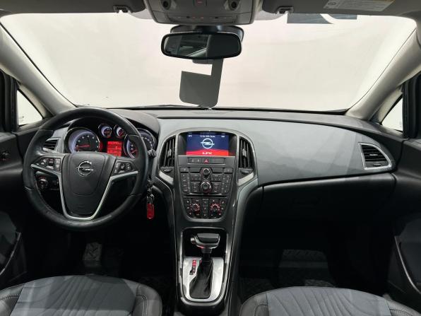 Opel Astra J Рестайлинг с пробегом 2015 года, цена 879 000 рублей, 115000 км, хэтчбек, Автокод Объявления