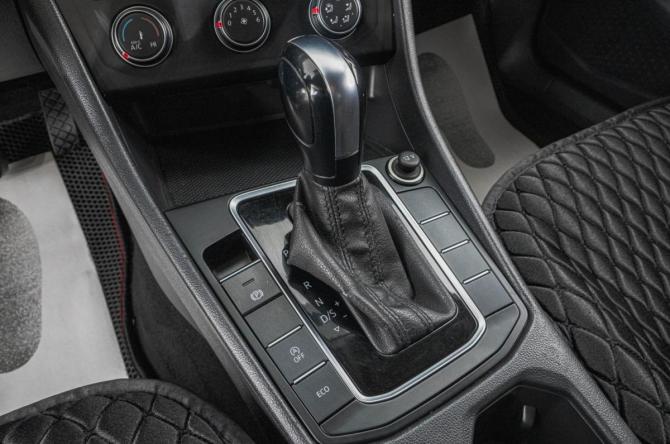 Volkswagen Jetta VII с пробегом 2018 года, цена 1 449 000 рублей, 130000 км, седан, Автокод Объявления