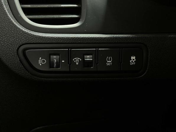 Kia Rio IV с пробегом 2018 года, цена 999 000 рублей, 115000 км, хэтчбек, Автокод Объявления