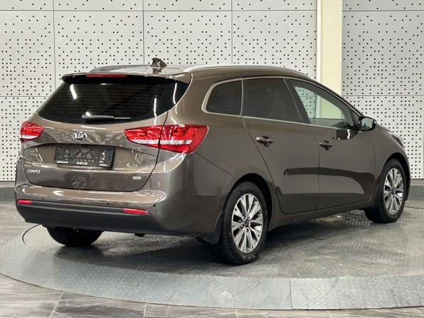 Kia Ceed II Рестайлинг с пробегом 2018 года, цена 940 000 рублей, 88335 км, универсал, Автокод Объявления