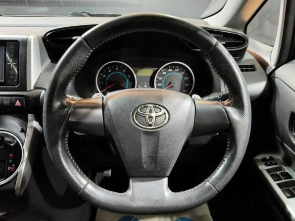 Toyota Wish II с пробегом 2010 года, цена 1 230 000 рублей, 205022 км, минивэн, Автокод Объявления