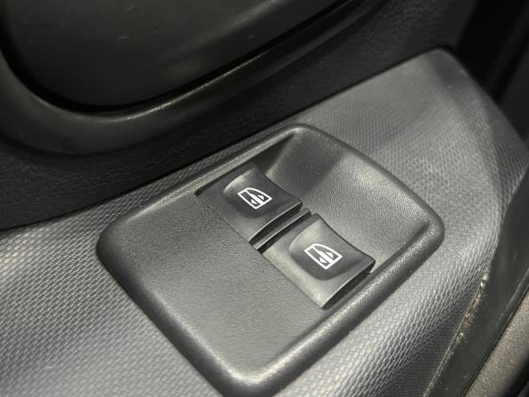 Renault Logan II с пробегом 2018 года, цена 859 000 рублей, 60000 км, седан, Автокод Объявления