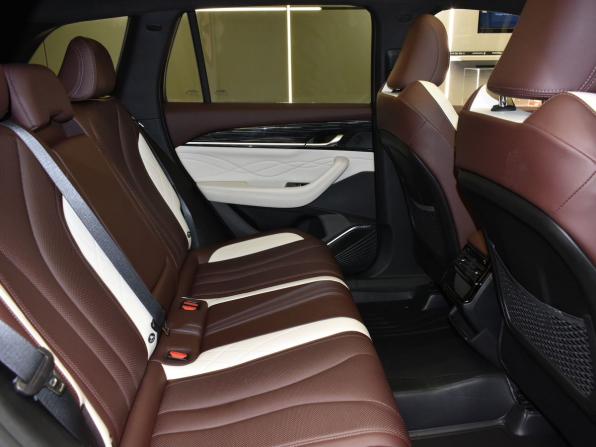 Geely Monjaro I с пробегом 2023 года, цена 3 069 000 рублей, 57123 км, внедорожник, Автокод Объявления
