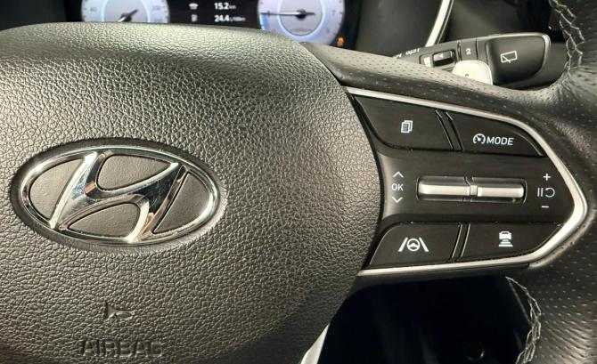 Hyundai Santa Fe IV Рестайлинг с пробегом 2022 года, цена 4 618 000 рублей, 44989 км, внедорожник, Автокод Объявления