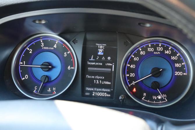Toyota Hilux VIII с пробегом 2015 года, цена 3 090 000 рублей, 210004 км, пикап, Автокод Объявления