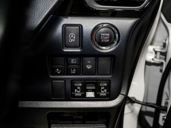 Toyota Voxy III (R80) с пробегом 2016 года, цена 1 815 000 рублей, 179660 км, минивэн, Автокод Объявления