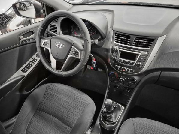 Hyundai Solaris I Рестайлинг с пробегом 2015 года, цена 829 000 рублей, 142966 км, седан, Автокод Объявления