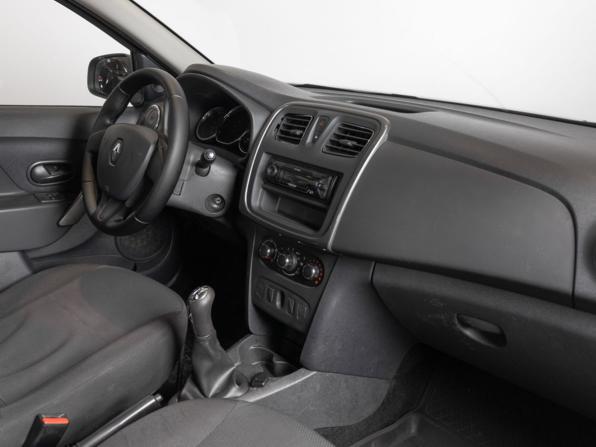 Renault Logan II с пробегом 2017 года, цена 725 000 рублей, 176601 км, седан, Автокод Объявления