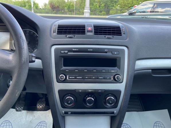 Skoda Octavia II (A5) Рестайлинг с пробегом 2013 года, цена 948 000 рублей, 76400 км, лифтбек, Автокод Объявления
